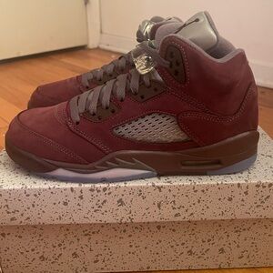 Never worn Jordan 5 retro GS S6 Burgundy